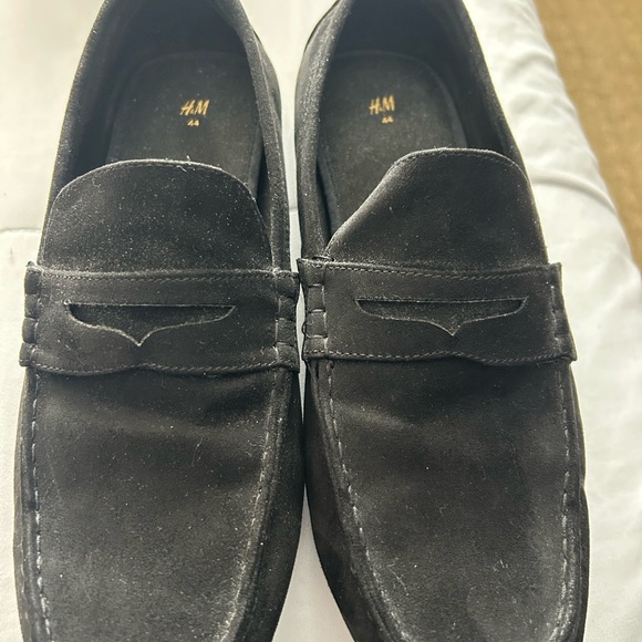 H&M Black Suede Loafers with Moccasin Style hardly worn , just dusty - Picture 1 of 4
